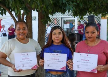 Se gradúan estudiantes del CEDEX en Victoria