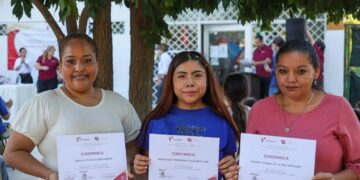 Se gradúan estudiantes del CEDEX en Victoria