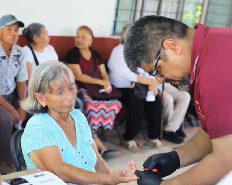 Brindan SEBIEN y Salud atención en Comedores de Bienestar